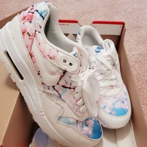 Nike women's Air max 1 🌸 Limited edition